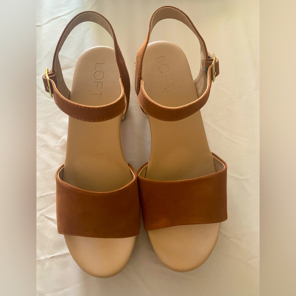LOFT Woman’s wooden clogs sandal. Size 8